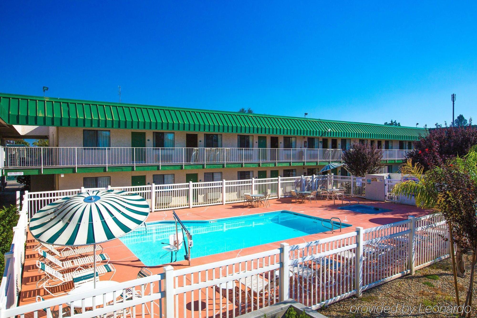 University Inn Фресно Экстерьер фото