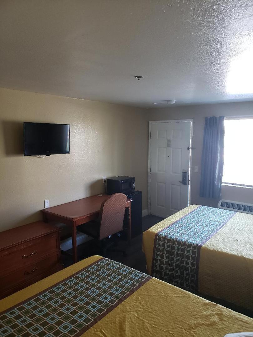 University Inn Фресно Экстерьер фото