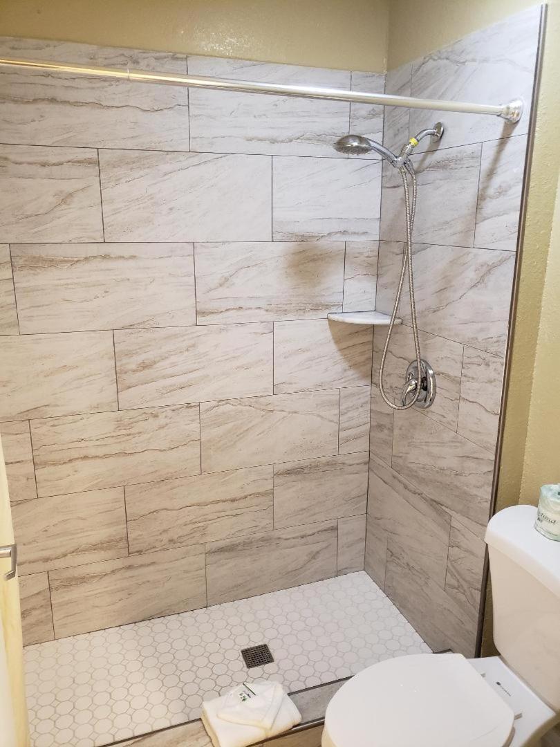 University Inn Фресно Экстерьер фото